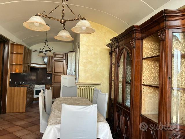 Appartamento arredato in villa con giardino