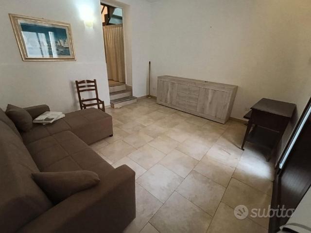 Appartamento arredato su 2 livelli in Via Sampolo