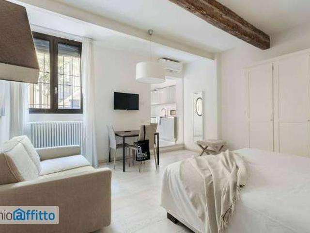 Appartamento arredata con terrazzo Centro