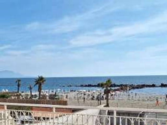 Appartamento arredata con terrazzo Pinetamare