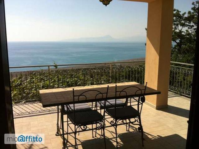 Appartamento arredata con terrazzo PrAiA A Mare