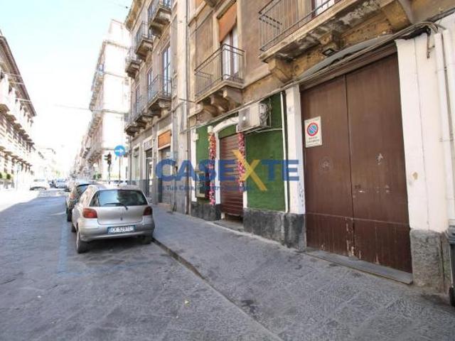 APPARTAMENTO BIVANI SITO IN UN PALAZZO STORICO IN VIA CARONDA