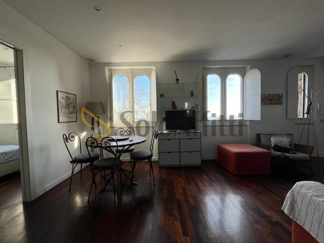 Appartamento Bilocale a Chiaia, Napoli