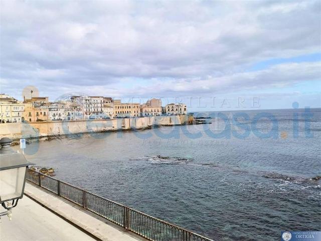 Appartamento Bilocale in affitto in Via Lungomare D'ortigia, Siracusa