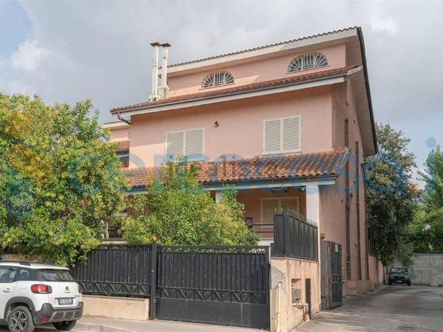 Appartamento Bilocale in ottime condizioni, in affitto in Via Brunelleschi, Caserta