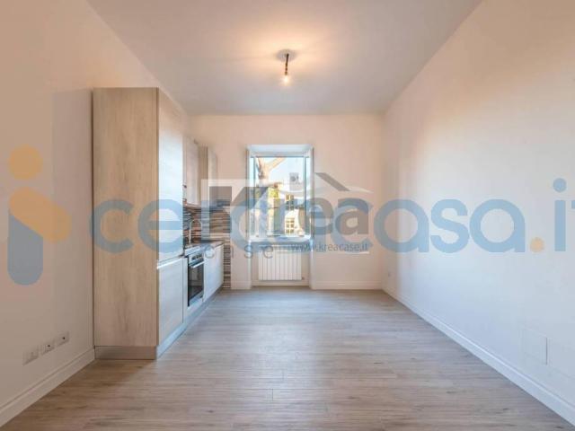 Appartamento Bilocale in ottime condizioni, in affitto in Via Del Prato 18, Roma