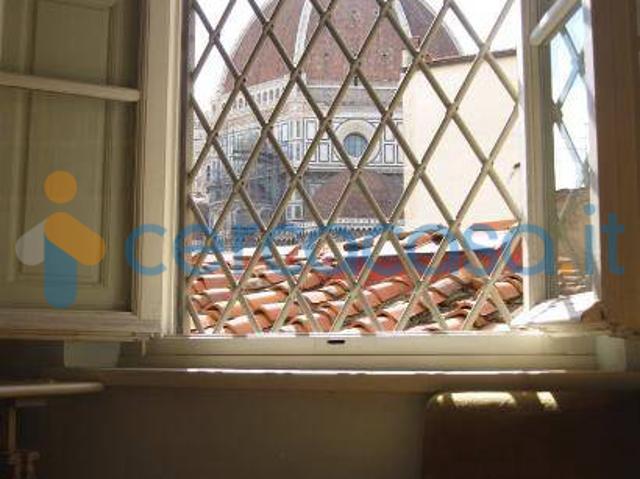 Appartamento Bilocale in ottime condizioni, in affitto in Via Dell' Oriuolo 30, Firenze