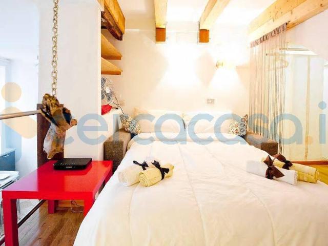 Appartamento Bilocale in ottime condizioni, in affitto in Via Santa Cecilia, Milano