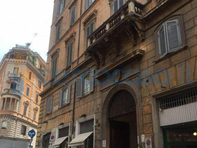 Appartamento Bilocale in ottime condizioni, in affitto in Via Urbana, Roma