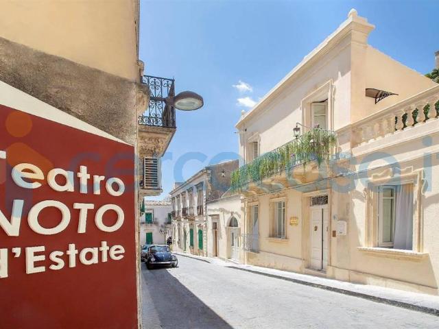 Appartamento Bilocale in ottime condizioni, in affitto in Vico Carrozzieri, Noto