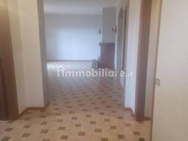 Appartamento buono stato, secondo piano, San Donato Val di Comino