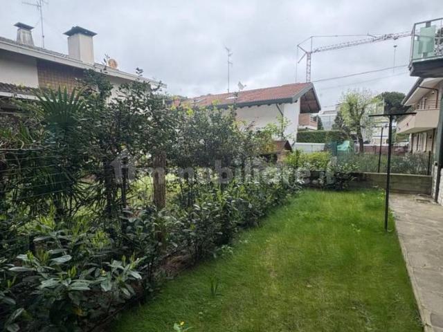 Appartamento buono stato, su più livelli, Centro, Cervia