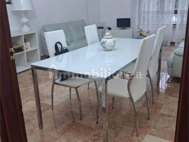 Appartamento buono stato, piano rialzato, Centro, Formia