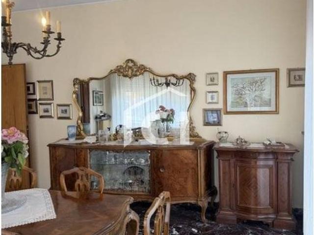 Appartamento buono stato, piano rialzato, Centro, Sant'Ambrogio di Valpolicella