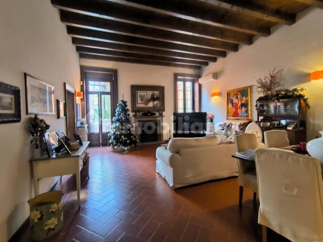 Appartamento buono stato, primo piano, Loggia Garibaldi, Brescia
