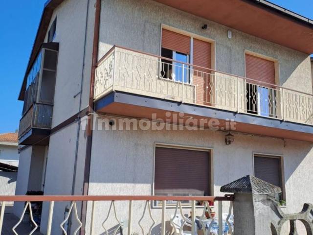 Appartamento buono stato, primo piano, Loreto Aprutino