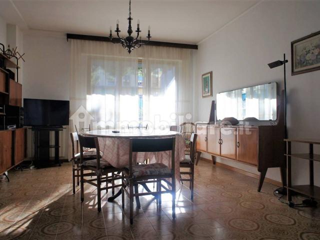 Appartamento buono stato, primo piano, Marina di Massa Centro, Massa