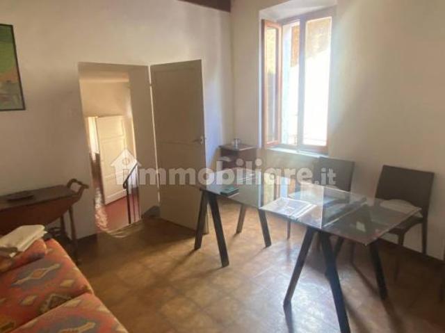 Appartamento buono stato, primo piano, San Domenico Fontebranda, Siena