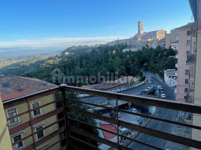 Appartamento buono stato, quarto piano, Centro Storico, Perugia