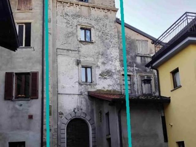 Appartamento da ristrutturare a Albano Sant'Alessandro