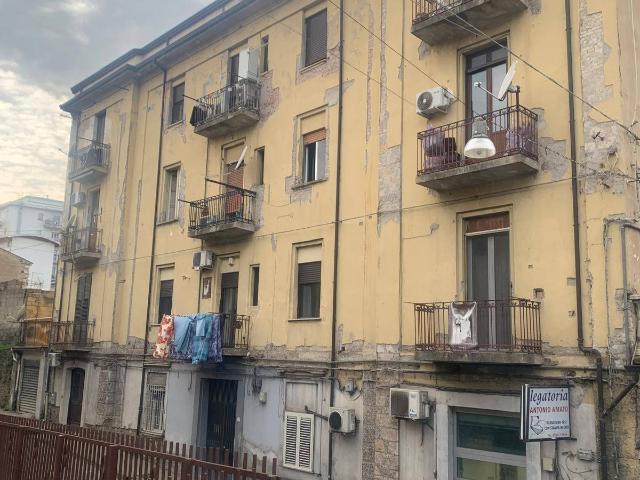 Appartamento da ristrutturare in vendita a Cosenza, Ospedale Riforma Pzza Bruzi