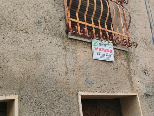 Appartamento da ristrutturare in via castello 35, Bova
