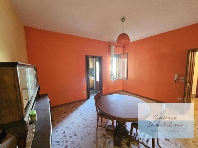 Appartamento da ristrutturare in via ciccarello, Reggio Calabria