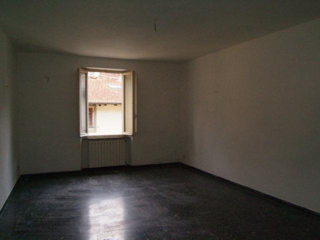 Appartamento da ristrutturare in via xx settembre, Camaiore