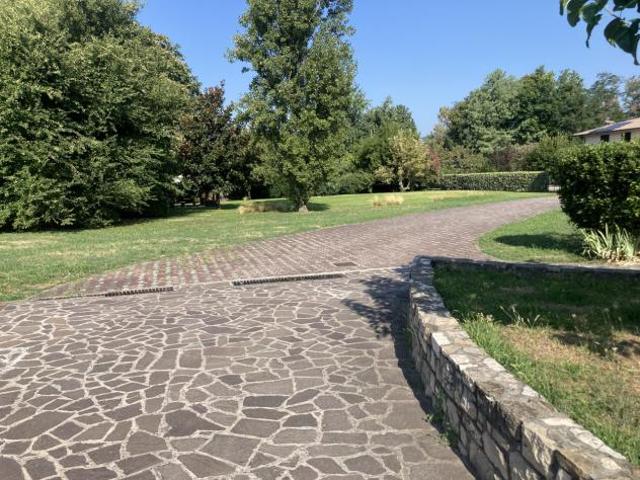 APPARTAMENTO di 3 vani e di 120 mq BRESCIA rif. SFSCT2