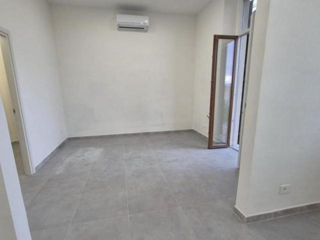 APPARTAMENTO di 3 vani e di 50 mq FIRENZE rif. AAJ294