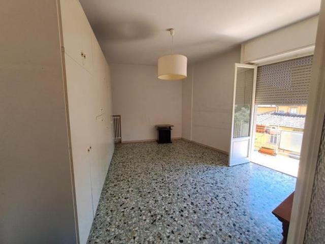 APPARTAMENTO di 3 vani e di 65 mq FIRENZE rif. AAJ386