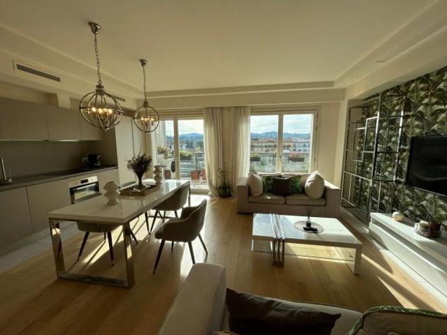 APPARTAMENTO di 3 vani e di 80 mq FIRENZE rif. AAJ398