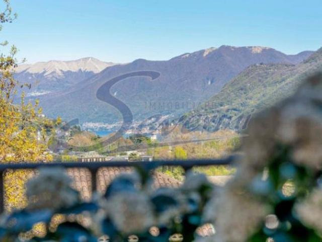 Appartamento di 106 m con 4 locali in vendita a Como