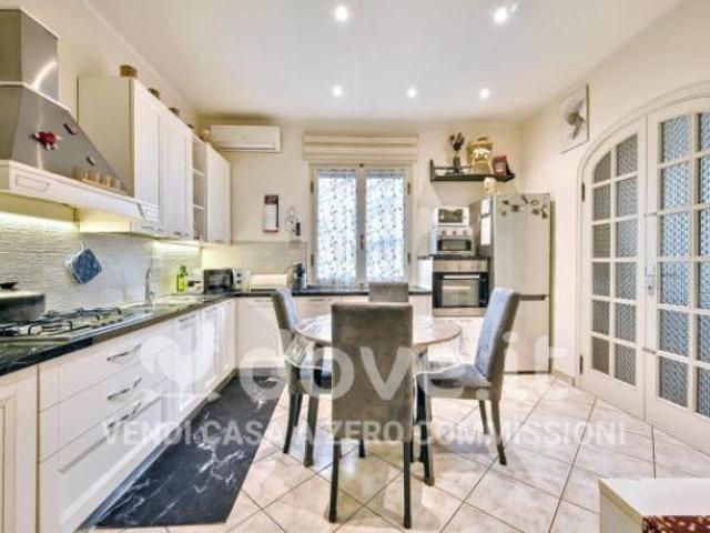 Appartamento di 100 m con più di 5 locali in vendita a Prato [rif. DV 11544 3]