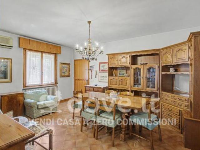 Appartamento di 100 m con 3 locali e box auto in vendita a Porto Mantovano [rif. DV 13980]