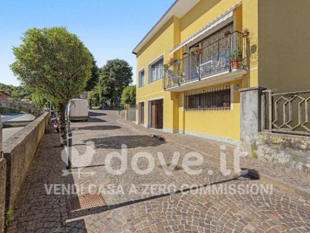 Appartamento di 125 m con 5 locali e box auto in vendita a Germignaga