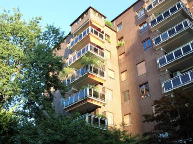 Appartamento di 126 m con 4 locali e box auto in vendita a Milano