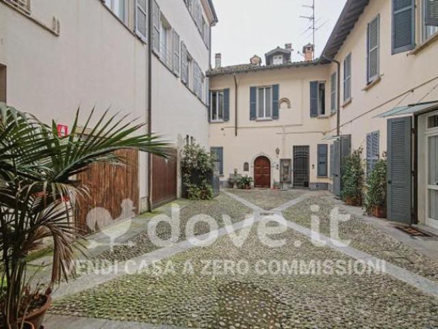 Appartamento di 120 m con 3 locali in vendita a Pavia [rif. DV 11909]