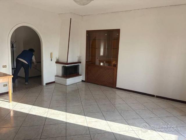 Appartamento di 120 m² con 5 locali a Giugliano in