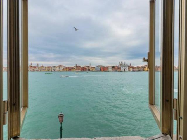 Appartamento di 139 m con più di 5 locali in vendita a Venezia