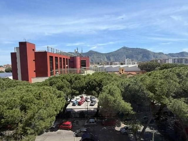 Appartamento di 130 m² con 4 locali a Palermo