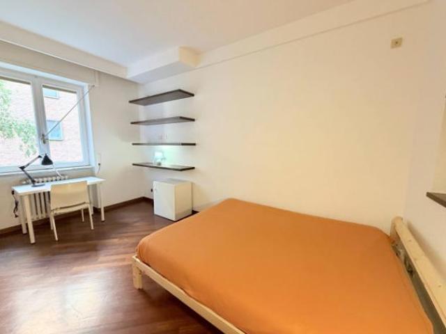 Appartamento di 133 m con 5 locali in affitto a Milano