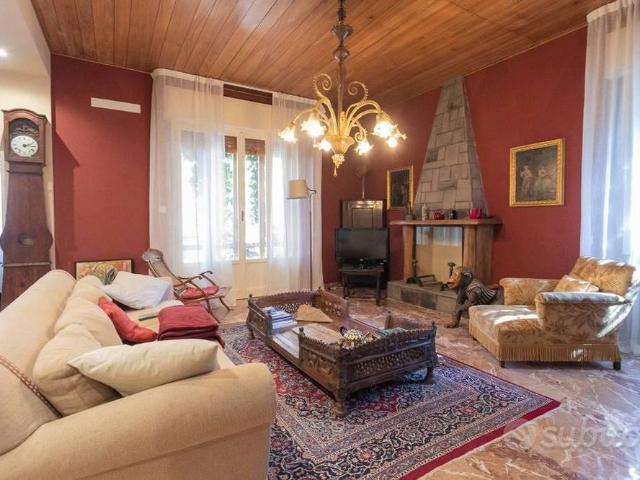 Appartamento di 140 m² con 4 locali a Bologna