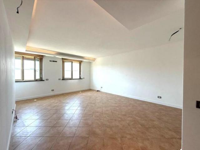 Appartamento di 141 m con 4 locali e box auto in vendita a Bergamo