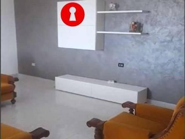 Appartamento di 150 m² con 4 locali e posto auto a