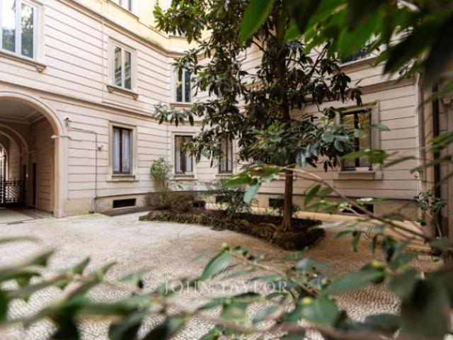 Appartamento di 150 m con 5 locali in vendita a Milano