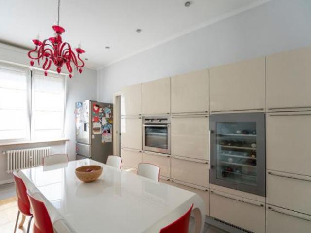 Appartamento di 153 m con 4 locali in vendita a Milano