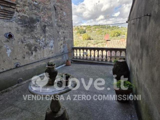 Appartamento di 160 m con 4 locali e posto auto in vendita a Sinalunga