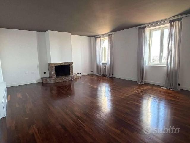 Appartamento di 175 m² con 5 locali e box auto a B