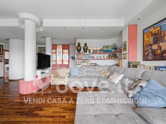 Appartamento di 177 m con più di 5 locali e box auto in vendita a Prato [rif. DV 13974]